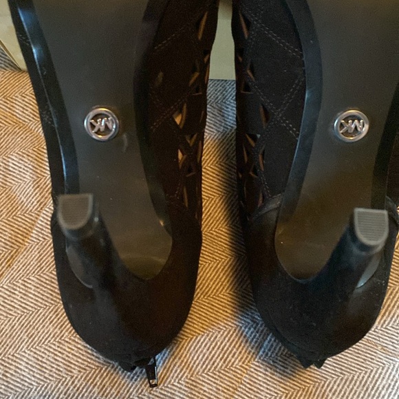 MICHAEL Michael Kors Ivy Bootie. Black. Size 10. - Picture 9 of 16